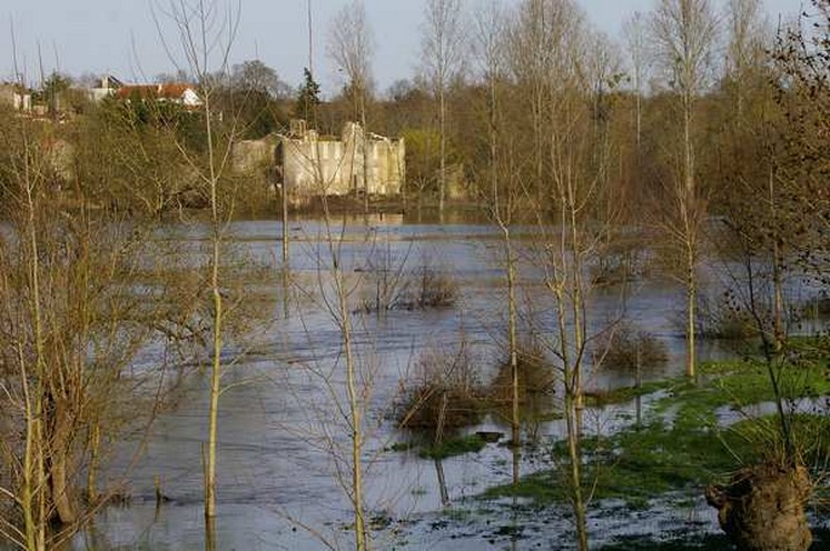 Vue sur le chateau de Mursey